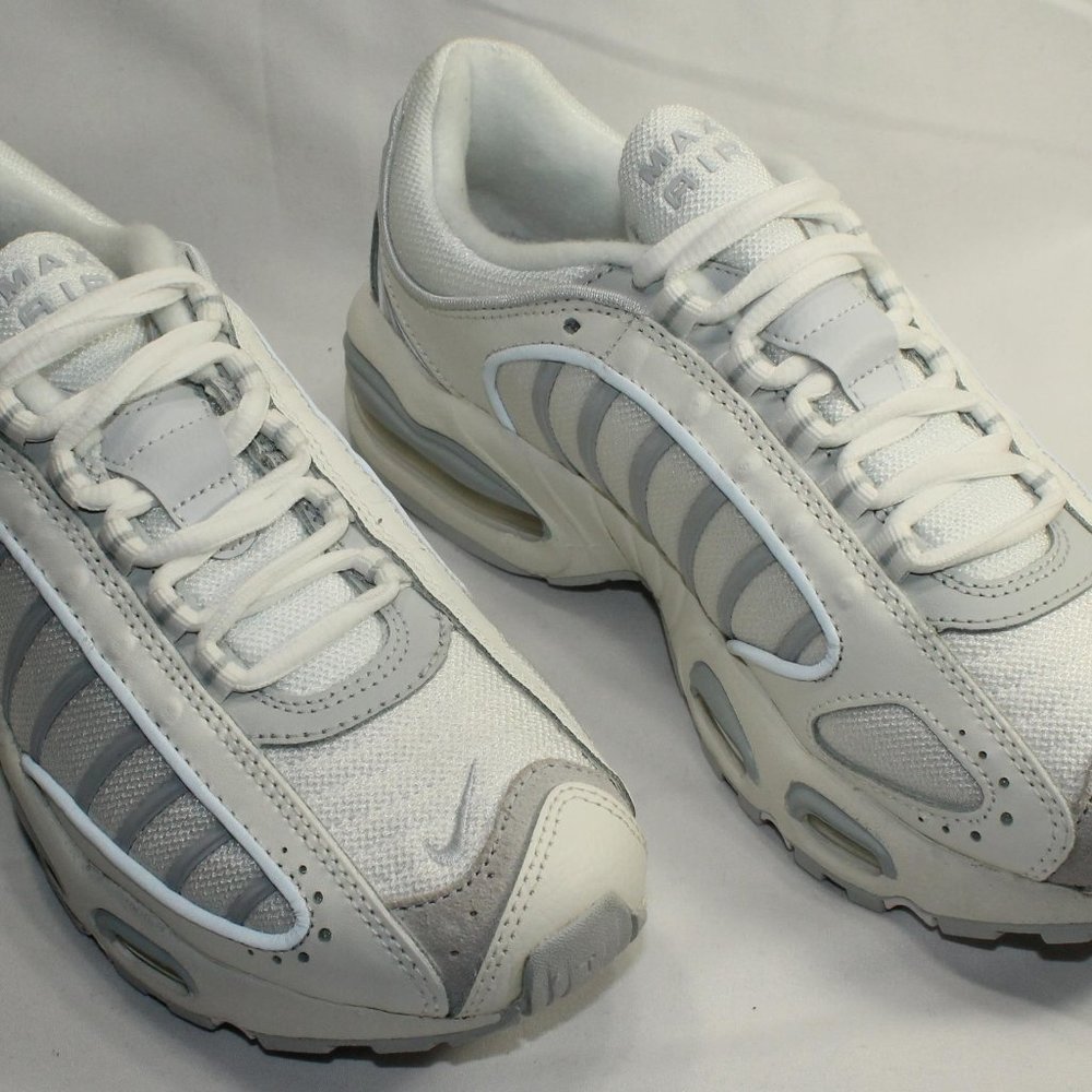 Nike Air Max Tailwind IV Men’s 7 / Womens 8.5